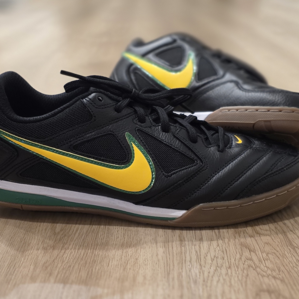 Nike Gato - Mens Size 9